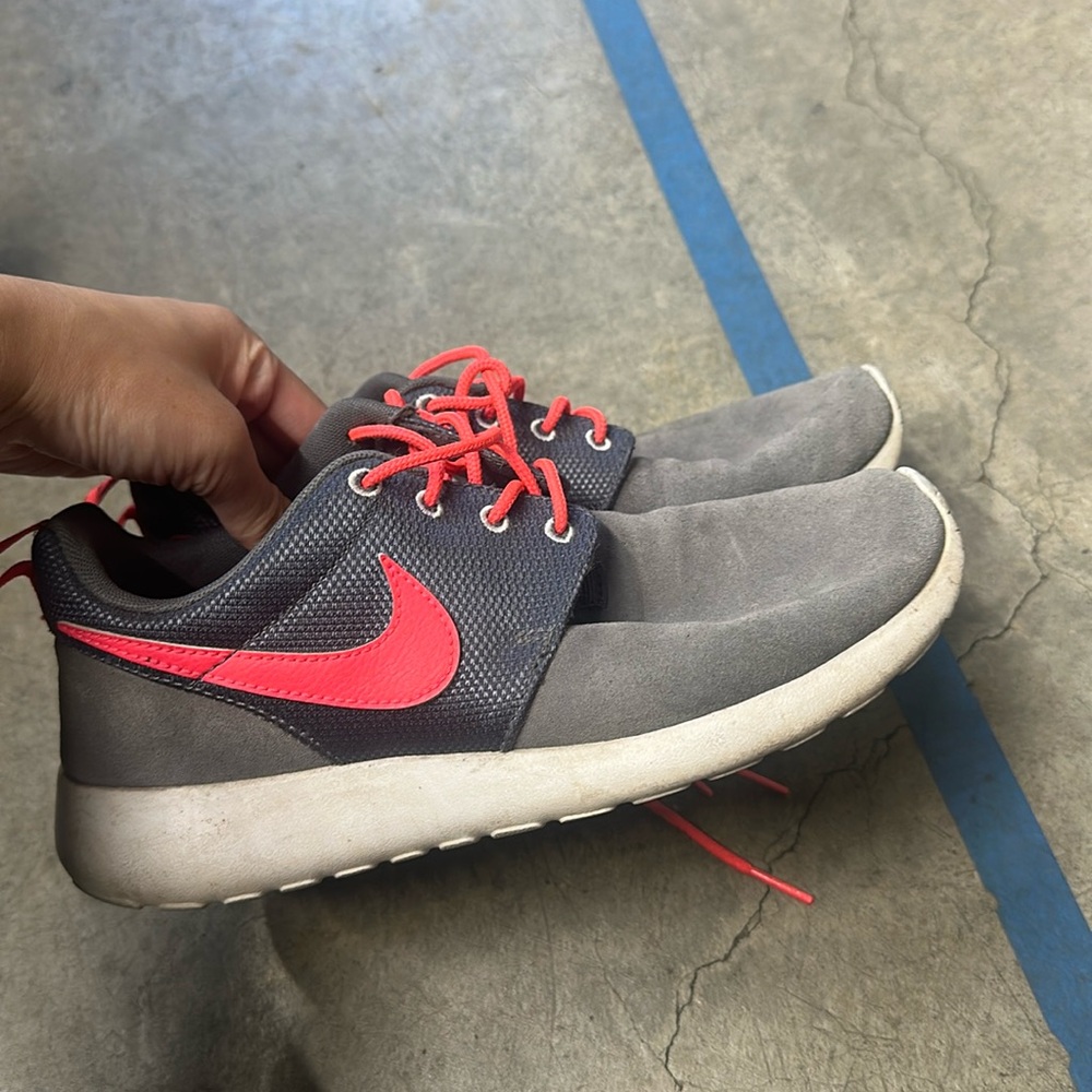 Nike Roshe Sneakers